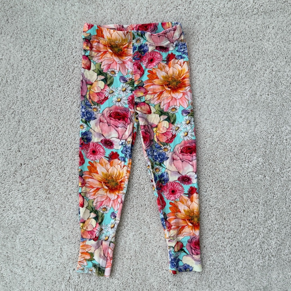 Posh Peanut Long Sleeve 2-Piece Pajama Set - Picture 8 of 11